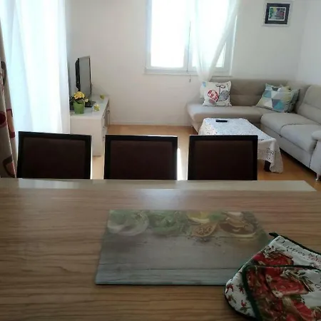 2 Bedroom Apt With Balcony&elaphiti Islands View アパート *