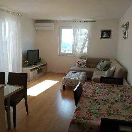 2 Bedroom Apt With Balcony&elaphiti Islands View Apartament *