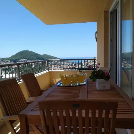 2 Bedroom Apt With Balcony&elaphiti Islands View Apartment